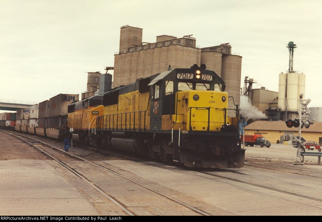 Stack train prepares to continue east